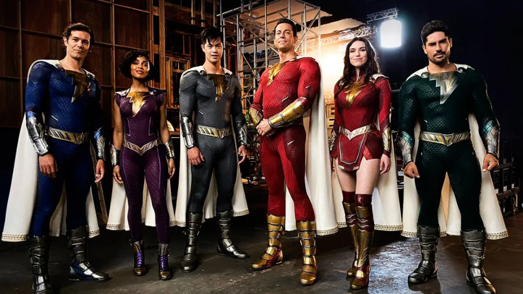 Así lucen los trajes de la familia Shazam en Shazam 2: filtradas fotos de  Helen Mirren como Hespera - MeriStation