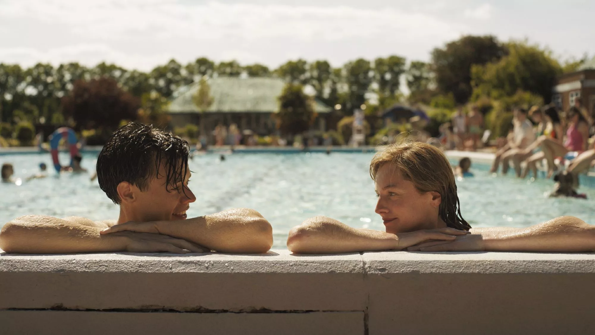 Harry Styles, Emma Corrin My Policeman gay lgbtqia+