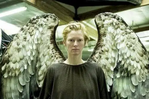 ¿Gwendoline Christie es el Lucifer perfecto?-[I]The Sandman, el cómic escrito por Neil Gaiman en los 80s y 90s rápidamente se