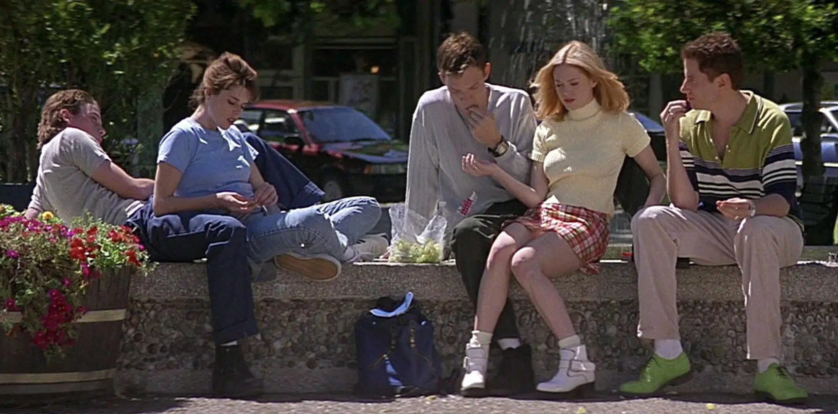 This Scene in Scream (1996) hints at the Killer's true identity early on.  (Info see comments) : r/MovieDetails