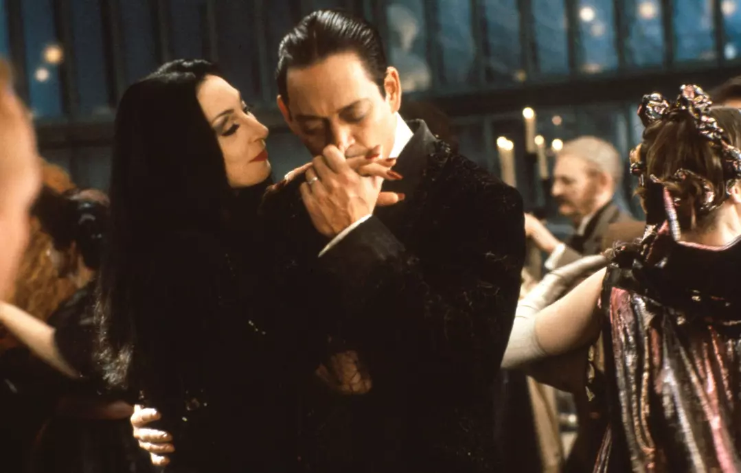 If there's something this family is full of, it's love... Almost a little too much, in the case of Gomez and Morticia.