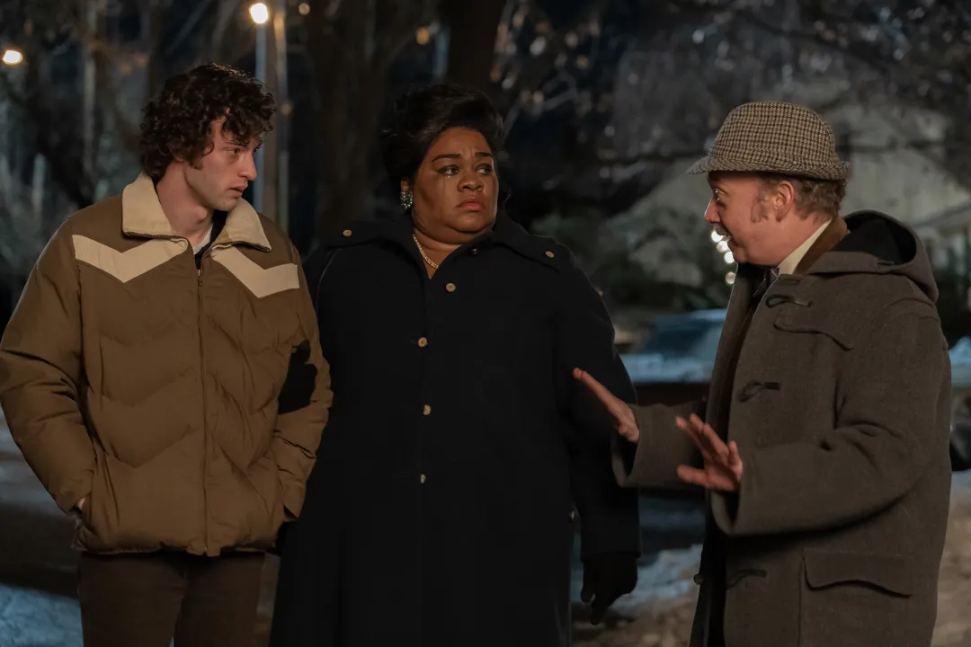 Dominic Sessa, Da'Vine Joy Randolph y Paul Giamatti en Los que se quedan.