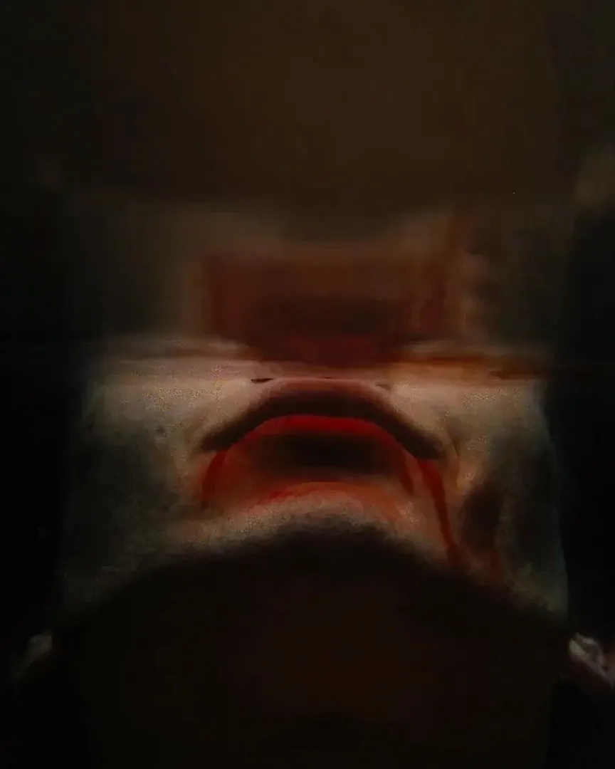 Saltburn lleva la metáfora vampírica un poco más lejos, por supuesto.
