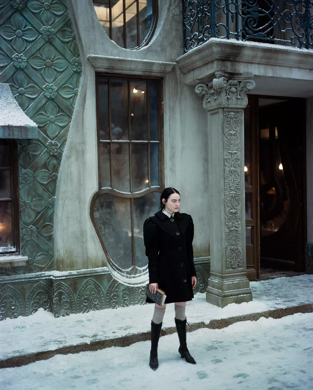 Poor Things Emma