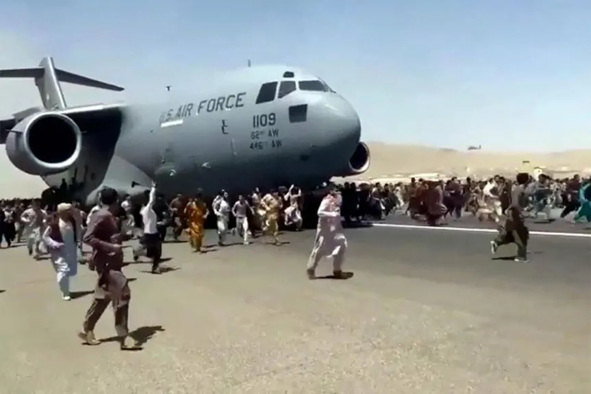 (Photo of US troops withdrawing from Afghanistan)
