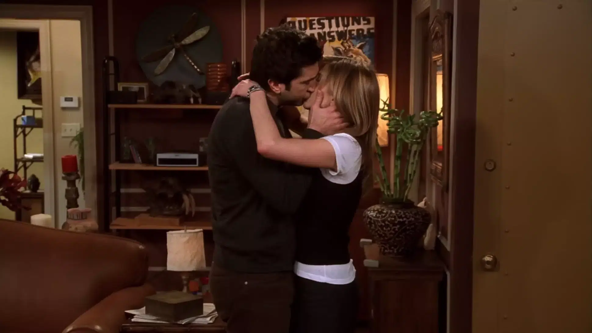 An Unearthed 'Friends' Script Has Revealed Ross Could've Gone To Paris With  Rachel