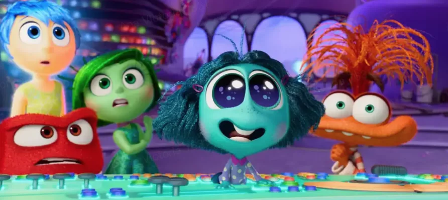 Imagen que contiene muñeca, juguete, interior, pastel

Descripción generada automáticamente