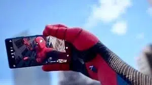 El teléfono que usa Peter Parker / Spider-Man (Tom Holland) en Spider-Man:  Far From Home | Spotern