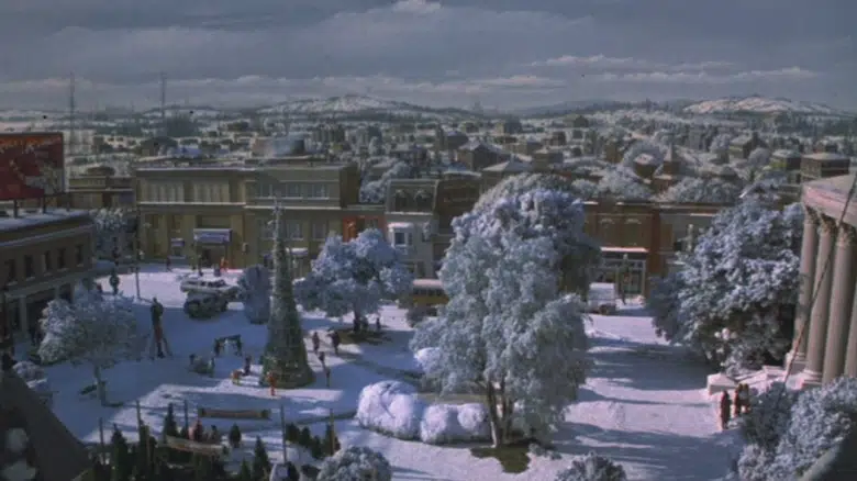10 Easter Eggs In Gremlins That Are Easy To Miss