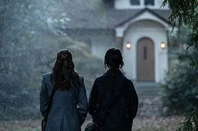 Chloe East and Sophie Thatcher in Hereje (2024)