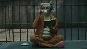 El libro leído por Harley Quinn (Margot Robbie) en prisión en Escuadrón Suicida | Spotern