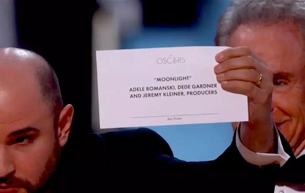 Moonlight' gana el Óscar a la mejor película tras un esperpéntico final de la ceremonia