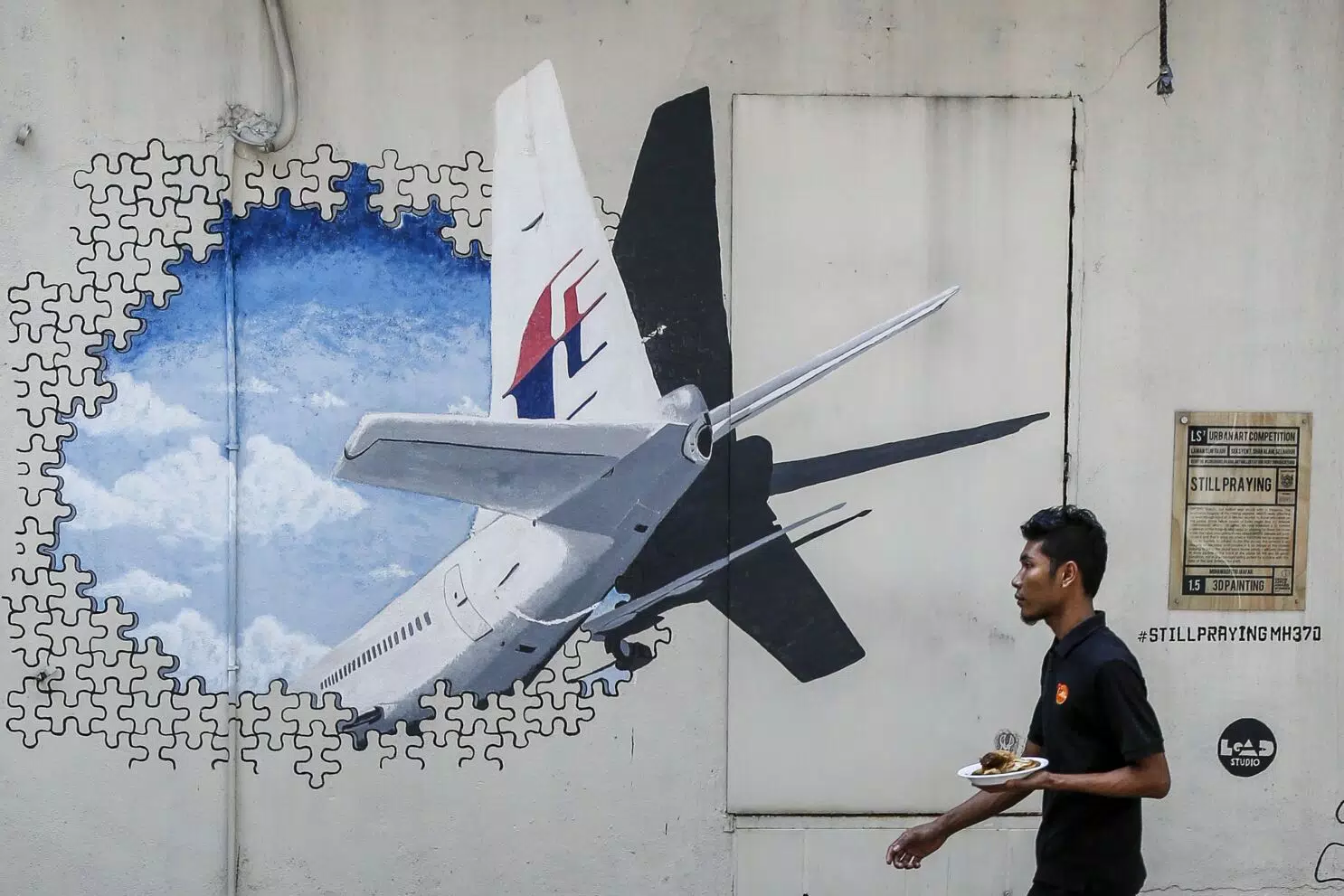 MH370' review: Netflix doc 'The Plane That Disappeared' weighs the theories  on Malaysian jet's fate - Chicago Sun-Times