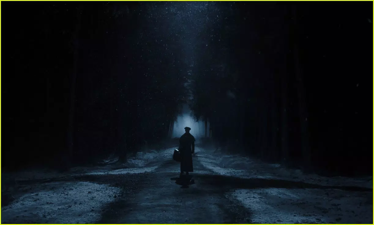 Are the Rats Real in 'Nosferatu'? Emma Corrin Shares Video Covered In  Them!: Photo 5110808 | Emma Corrin, Nosferatu Photos | Just Jared:  Entertainment News