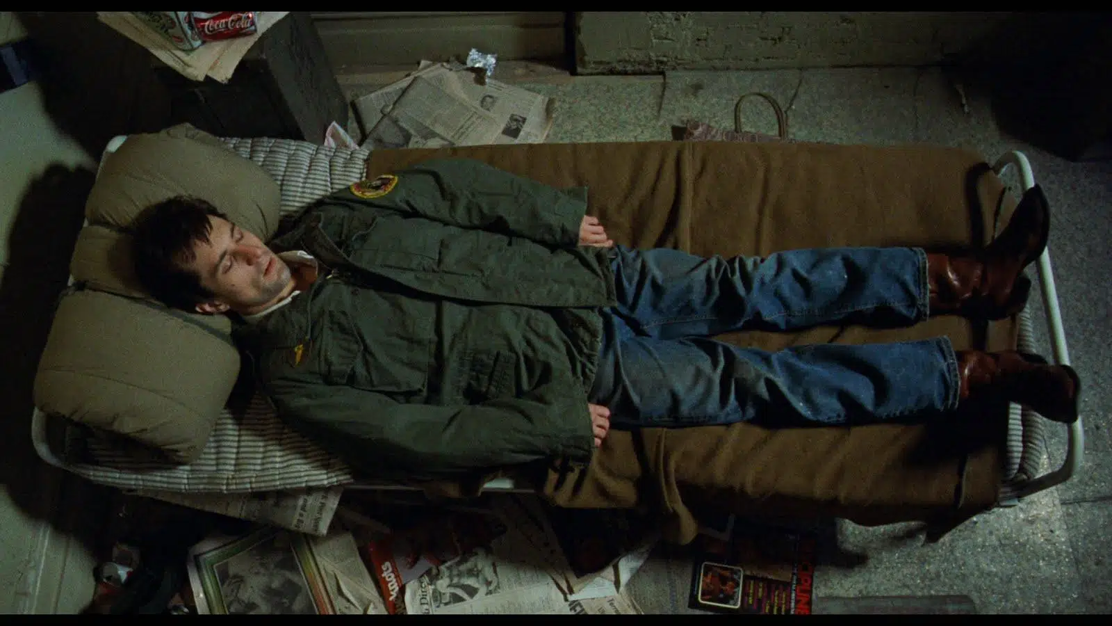 En Taxi Driver (1976), se hacen algunas referencias al servicio de Travis  Bickle en las fuerzas armadas: cuando solicita un trabajo, dice que fue un  marine; su chaqueta de campo verde M-65;