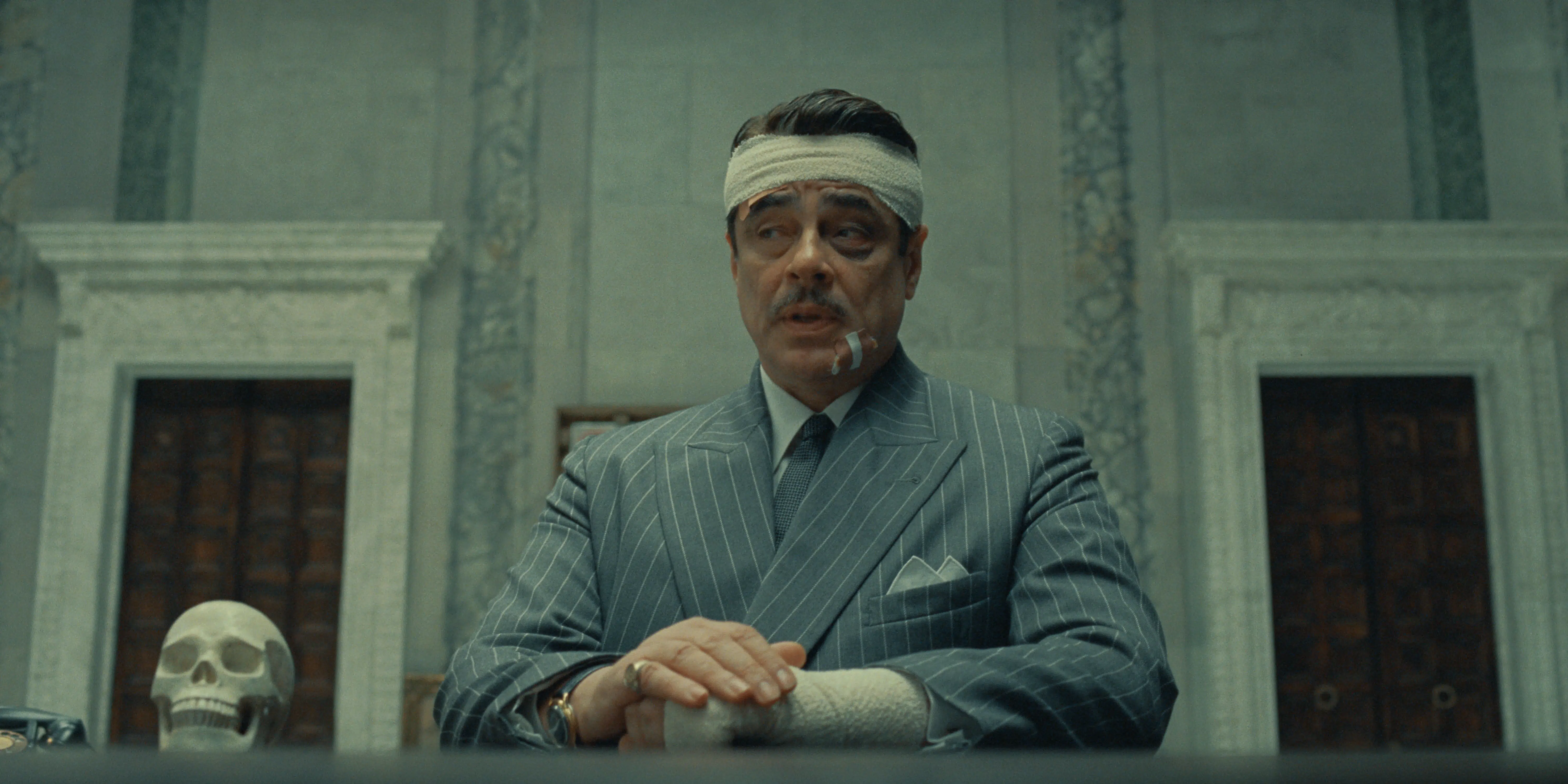 Benicio Del Toro stars as Zsa-Zsa Korda in director Wes Anderson's THE PHOENICIAN SCHEME, a Focus Features release. Credit: Courtesy of TPS Productions/Focus Features © 2025 All Rights Reserved.