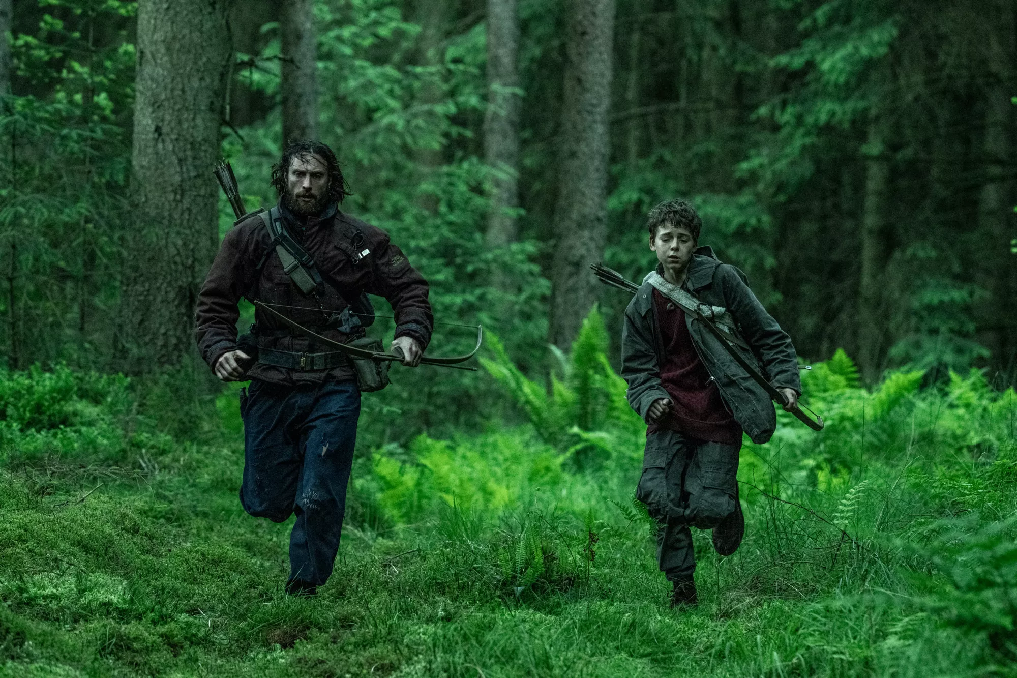  Jamie (Aaron Taylor-Johnson) and his son Spike (Alfie Williams) in Columbia Pictures' 28 YEARS LATER.