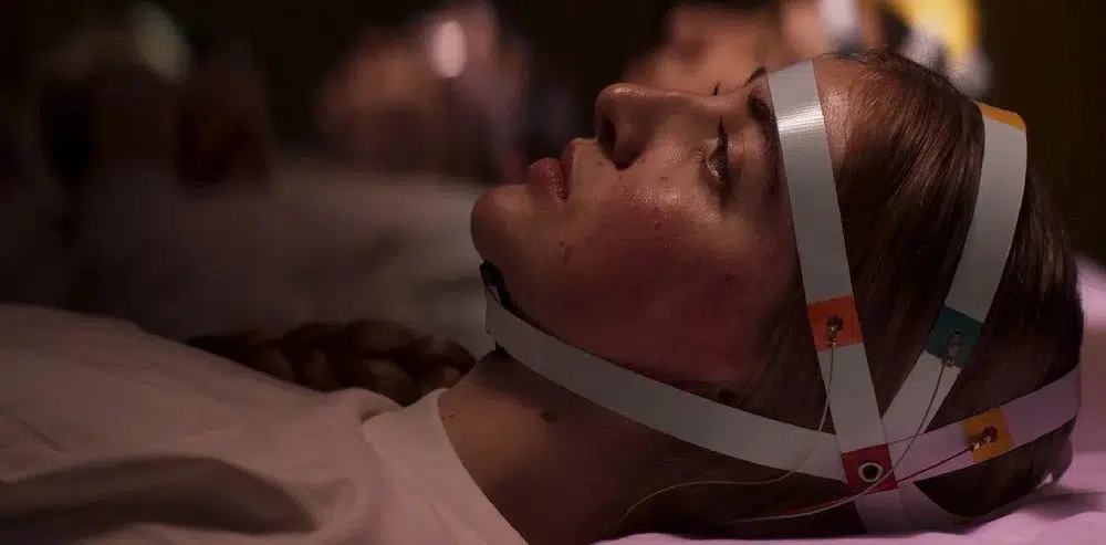Crítica: “Un futuro brillante”, cuando la utopía es un mito y el cuerpo una  mercancía - La Estatuilla