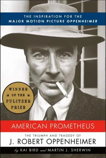 La biografía de Oppenheimer presenta una sorprendente foto del mismísimo Oppenheimer