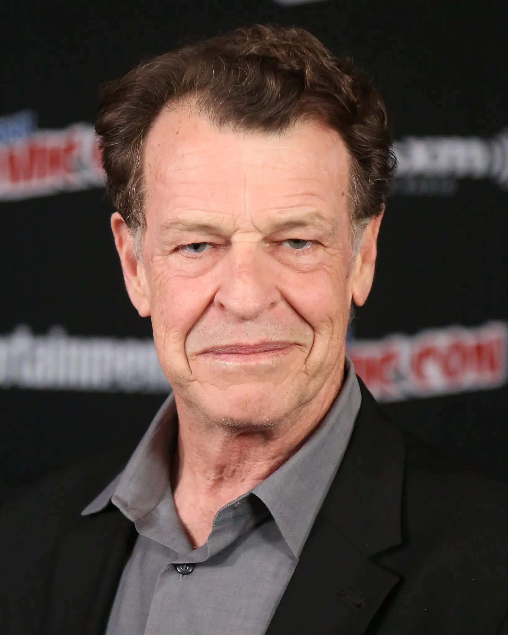 ¿Cuánto mide John Noble? 9ee2fb55634acbbc5944e197befb2826