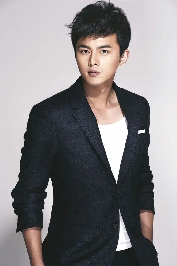Zuxin Ye