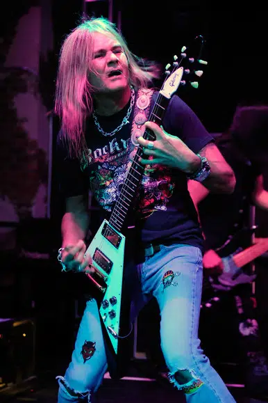 Carlos Cavazo