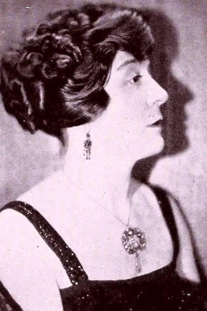 Clarissa Selwynne