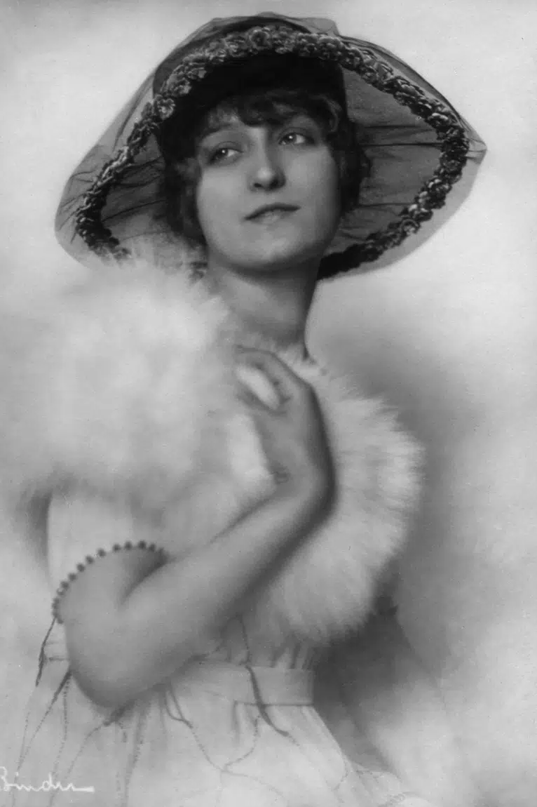 Eva May
