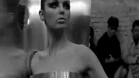 Qui êtes-vous, Polly Maggoo? (Opening Scene)