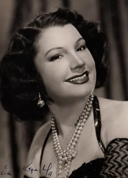 Marta Flores