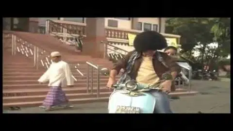 Tiga Hati Dua Dunia Satu Cinta (Indonesian Movie Trailer)