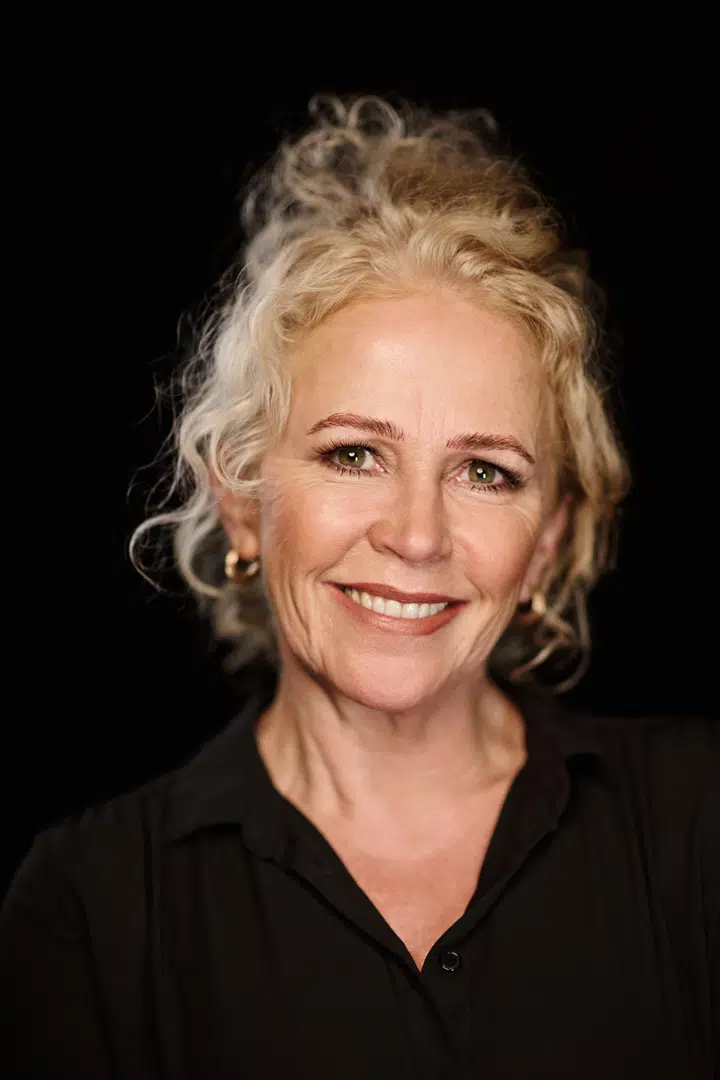 Lucy Benjamin
