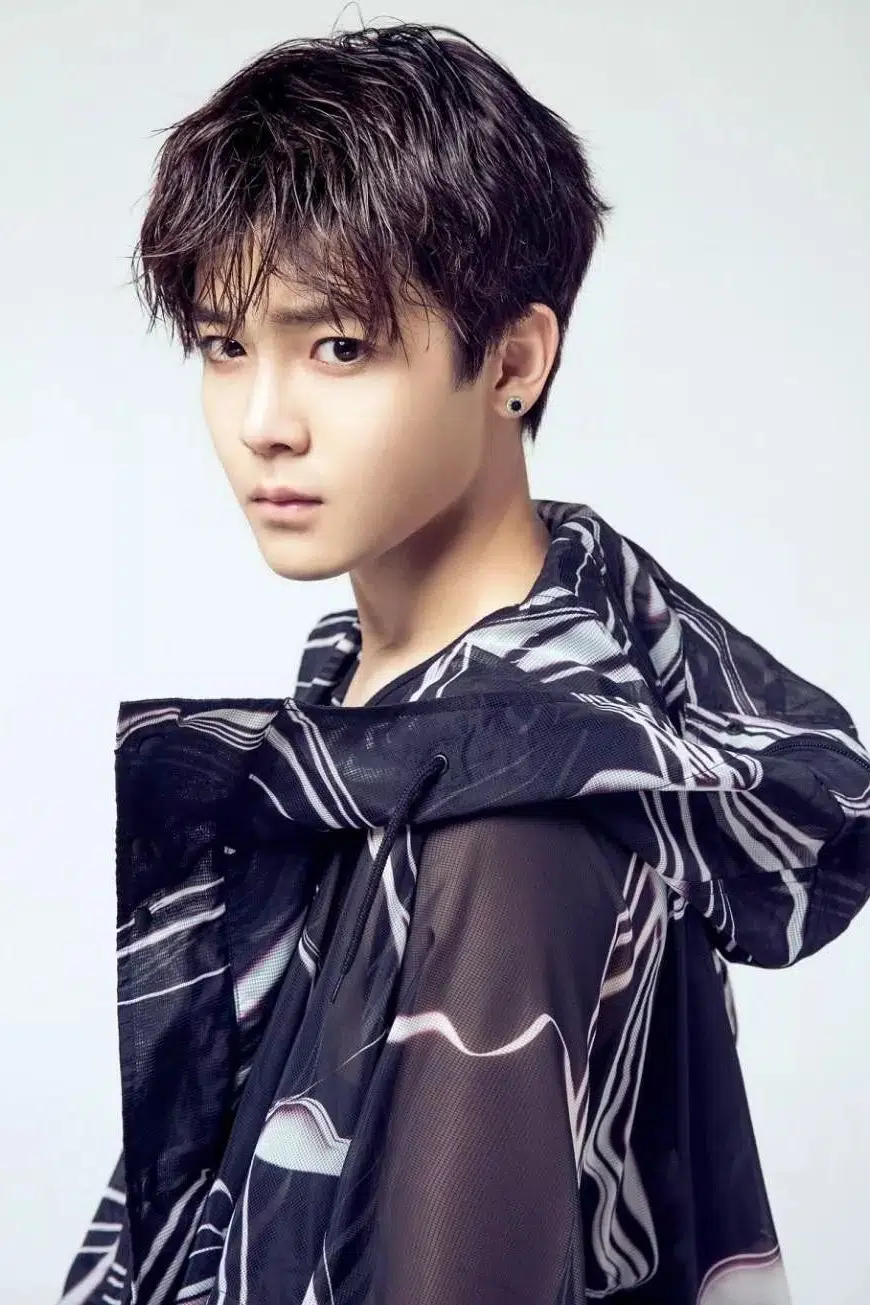 Minghao Hou