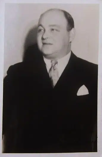 Max Bacon